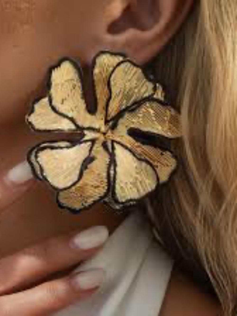 NWT Zara Flower Textured Statement Earrings